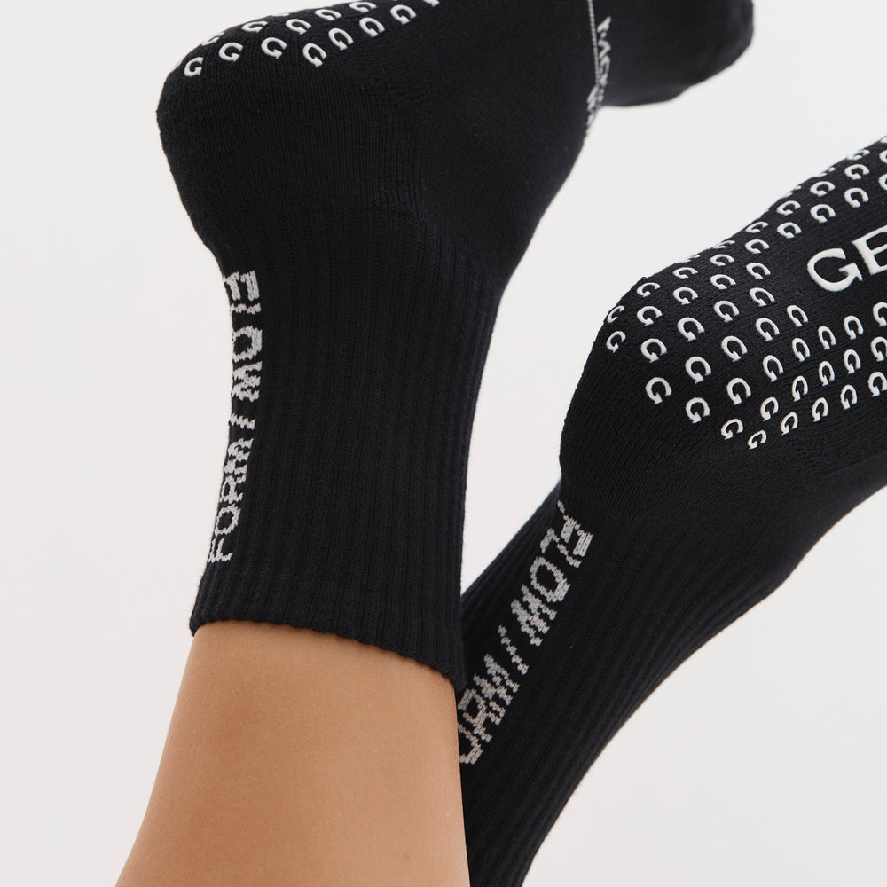 
                  
                    FORM CREW - BLACK
                  
                