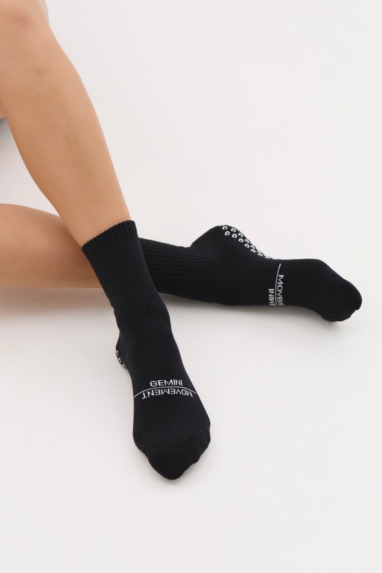 
                  
                    FORM CREW - BLACK
                  
                