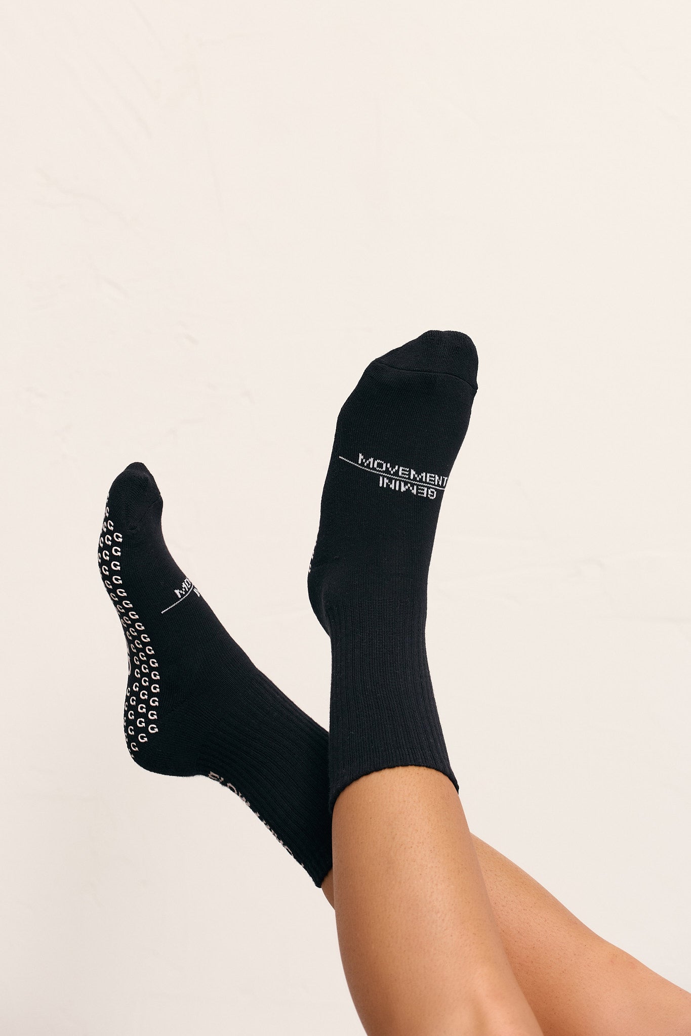 
                  
                    FORM CREW - BLACK
                  
                
